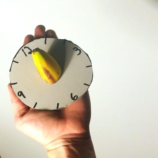 A close-up of an analog clock showing the hour hand pointing to the number 1, symbolizing the importance of the first hour in managing a social media crisis.